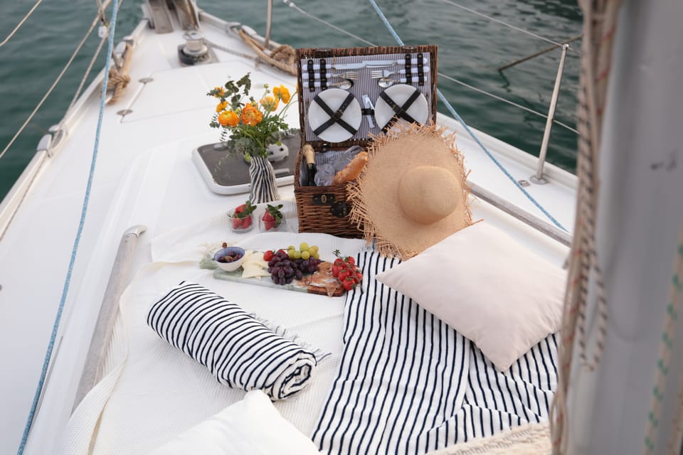 Barcelona: Private Romantic Sailing Tour With Drinks - Exclusive Experience