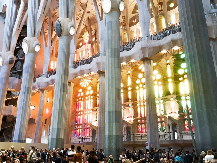 Barcelona: Sagrada Familia and Park Guell Full-Day Tour - Passeig De Gracia Highlights