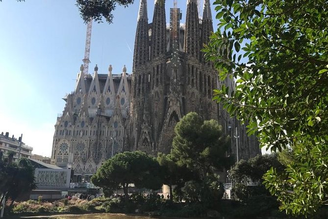 Barcelona: Sagrada Familia Highlights Max 6 People Afternoon Tour - Meeting Point and End Location