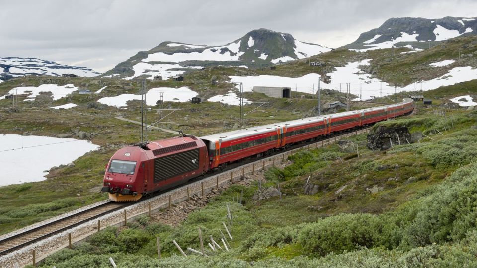 Bergen: Nærøyfjord Cruise and Flåm Railway to Oslo - Pickup and Transportation