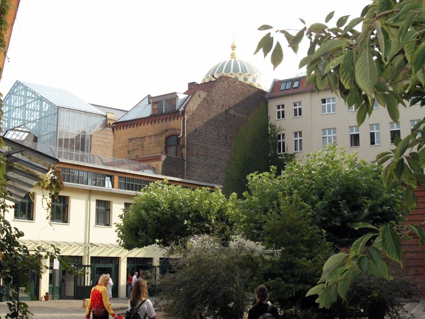 Berlin: Backyards of Berlin 2-Hour Tour - Artisan Association and Sophie-Gips-Höfe