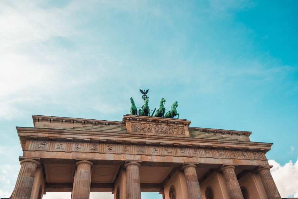 Berlin - Brandenburg Gate: Self-Guided Audio Tour - Exploring the Gate