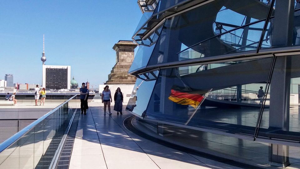 Berlin: Government District Tour and Reichstag Dome Visit - Booking and Registration