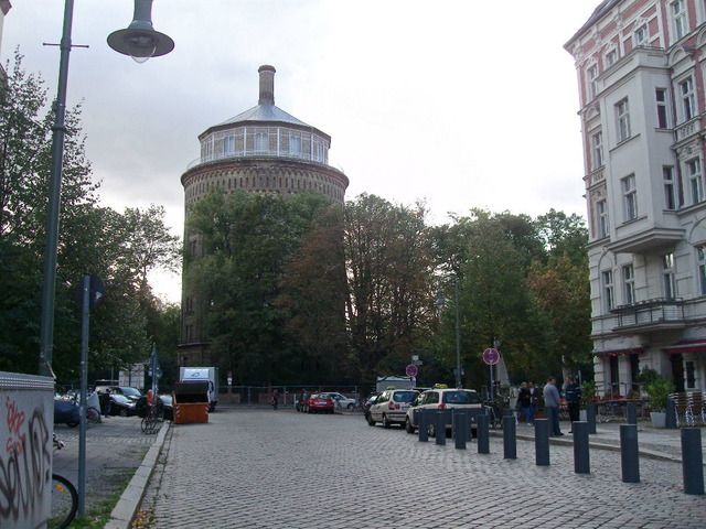 Berlin: Walking Tour of Prenzlauer Berg - Discovering Local Establishments