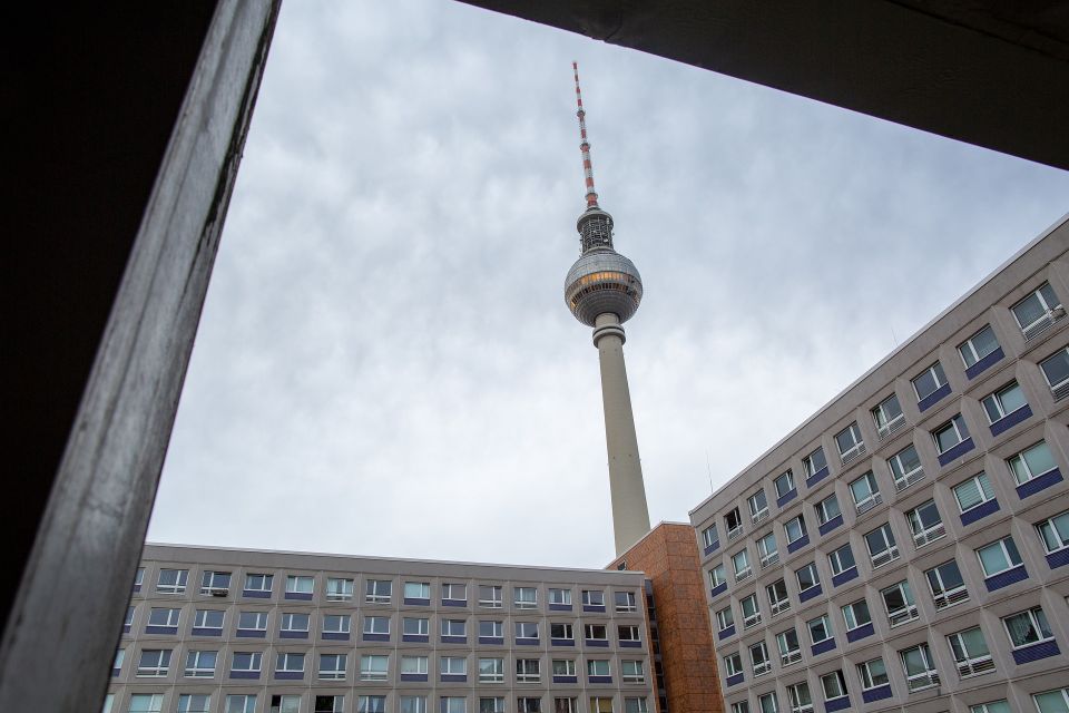 Best of Berlin - Private Tour - Checkpoint Charlie: Historical Crossing Point