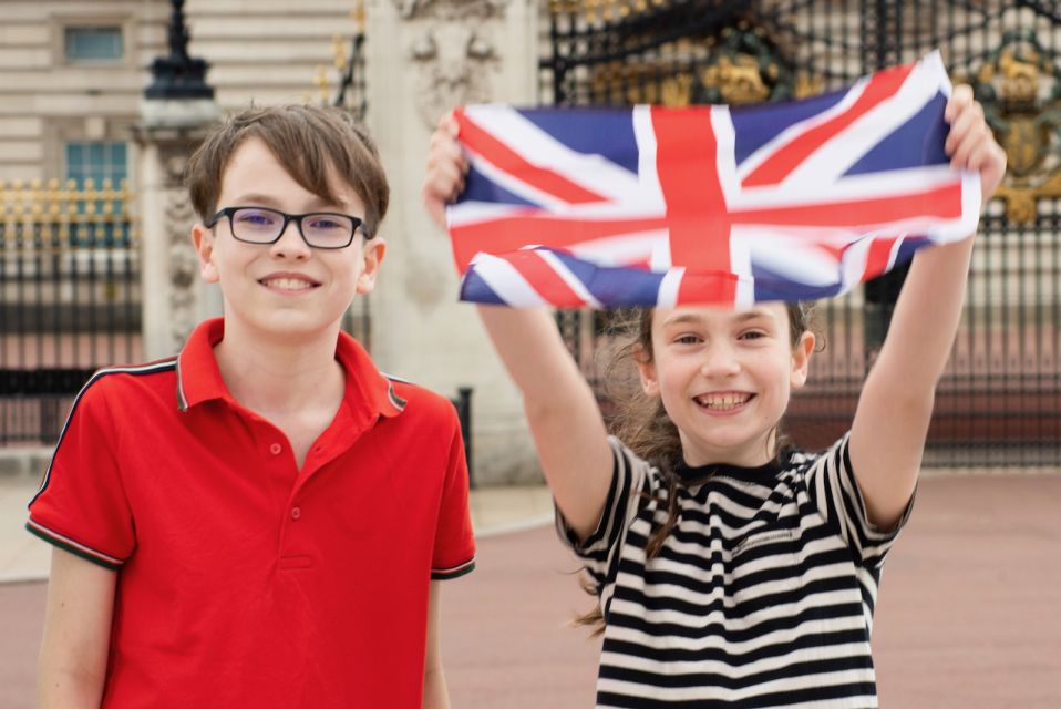 Bobbies, Corgis and the 7 Lions - Trafalgar Squares Historical Significance