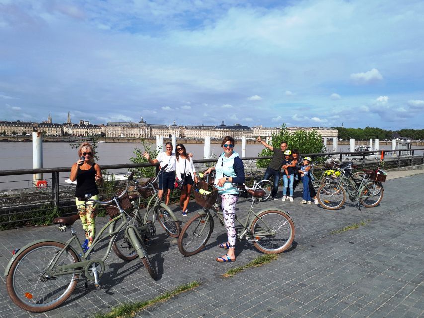 Bordeaux: Guided Bike Tour - Riverbank Cruise and Historic Center