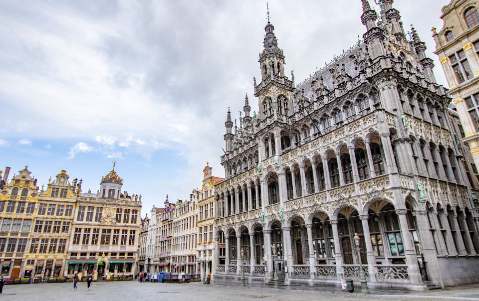 Brussels: Express Walk With a Local in 60 Minutes - Booking Information