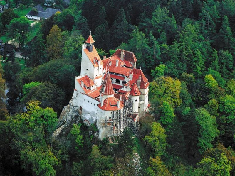 Bucharest: Bran & Peles Castle With Rasnov Citadel Day Trip - Peles Castle: A Regal Retreat