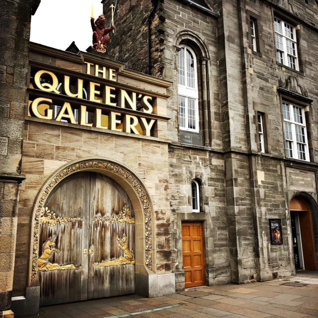 Castle & Cobblestones: 8-Hour Private Edinburgh Walking Tour - Discover the Charming Advocates Close