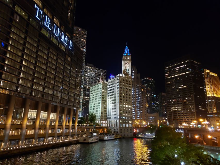 Chicago: 90-Minute River and Lakefront Cruise at Night - Onboard Amenities