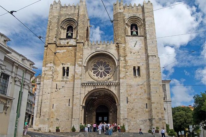 City Tour Lisbon, Wonders of the Old City Through the Main Monuments - Guide Performance and Customer Feedback