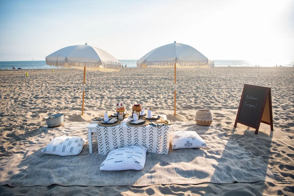 Classic Beach Picnic in Santa Monica (2-4 People) - Picnic Setup