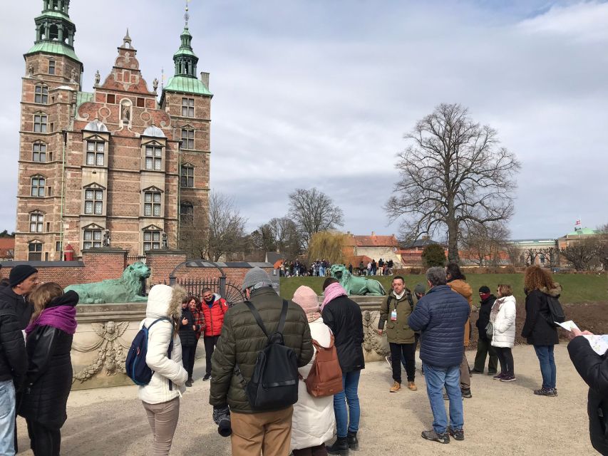 Copenhagen Must-Haves in Spanish and English - Highlights and Learning Opportunities