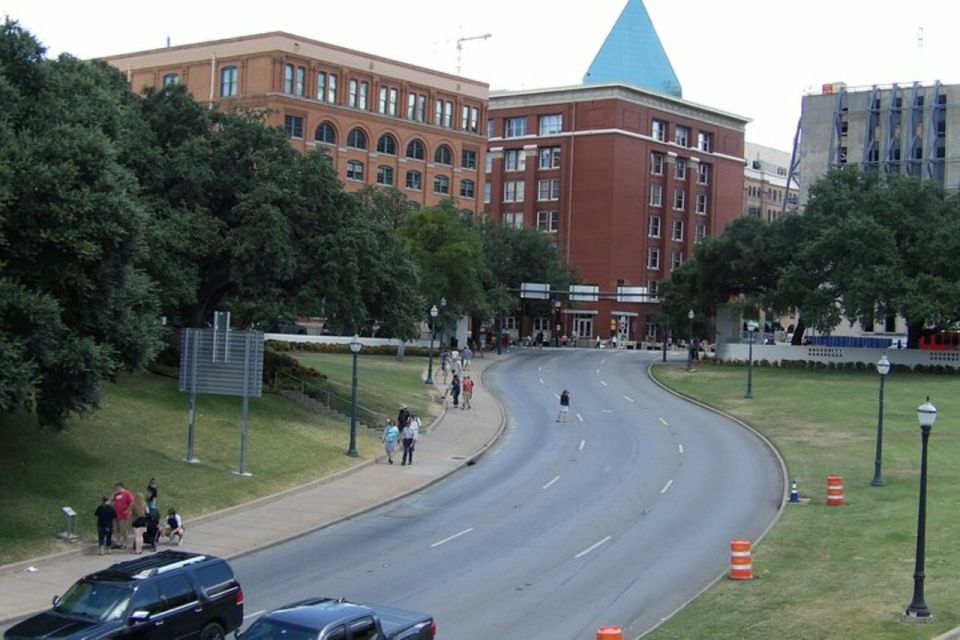 Dallas: 2-Hour JFK Assassination Tour Without Museum - Tour Experience