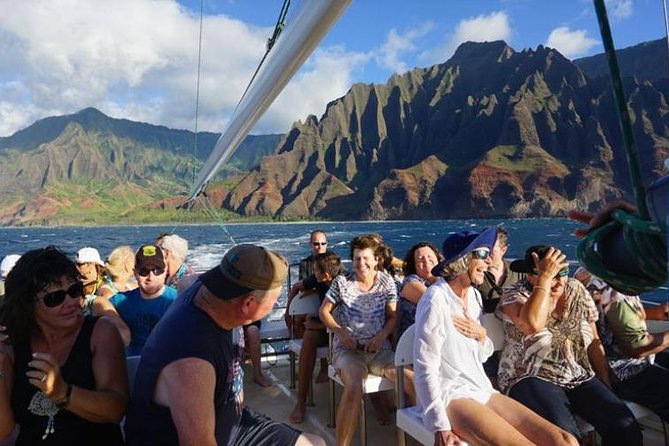 Deluxe Na Pali Sunset Tour on the Lucky Lady - Tour Logistics