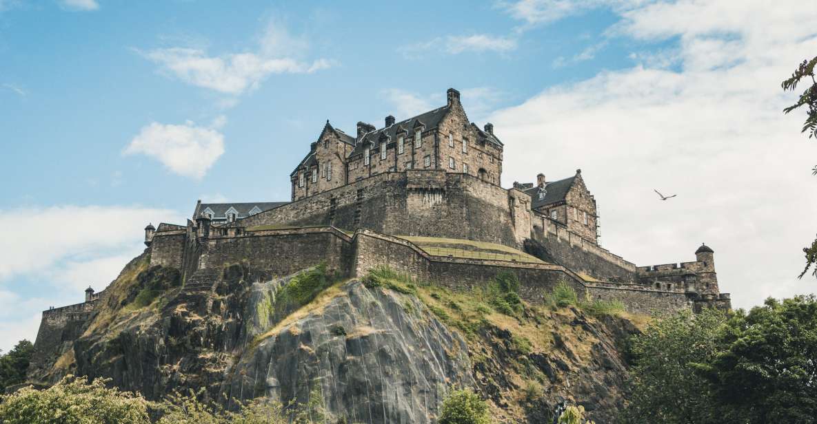 Edinburgh: Become a Highlander for a Day Walking Tour - Haunted Pub Lunch