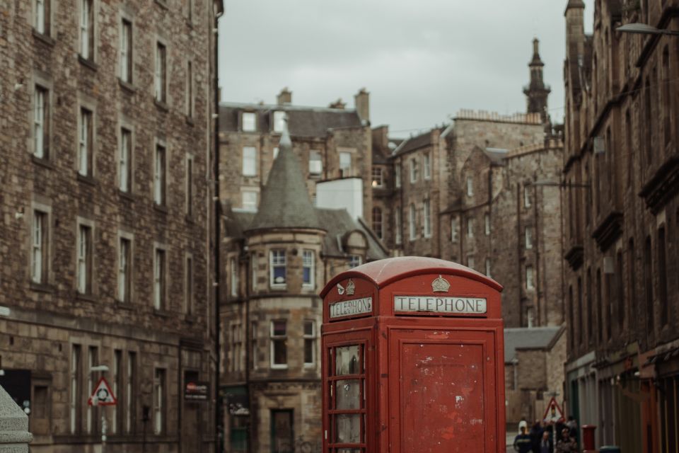 Edinburgh Highlights Self-Guided Scavenger Hunt & City Tour - Exploring Major Landmarks