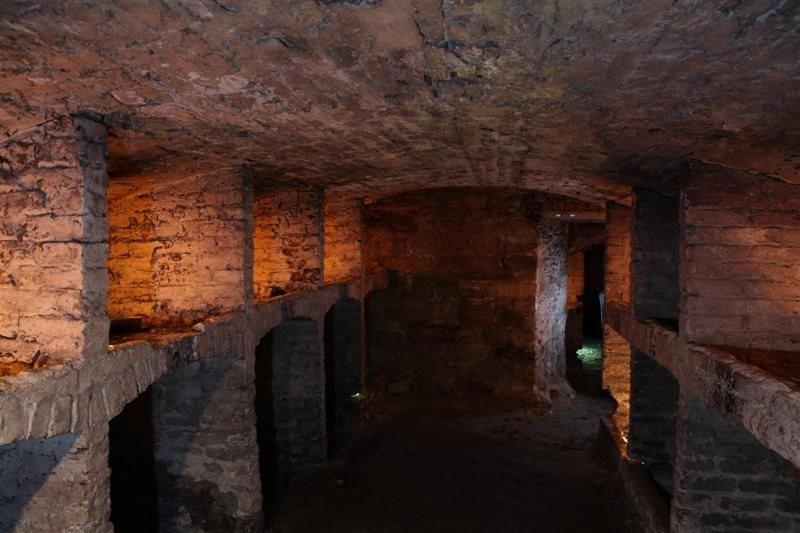 Edinburgh: Historic Underground Vaults Daytime Tour - Exploring the Vaults Historic Artifacts