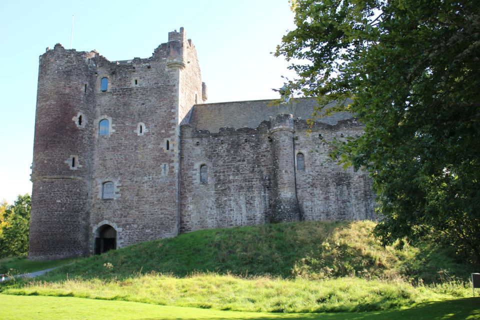 Edinburgh: Outlander Locations Tour - Exploring Castle Leochs Grandeur