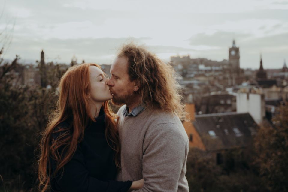 Edinburgh: Photo Shoot With a Private Vacation Photographer - Contemporary Photography Style