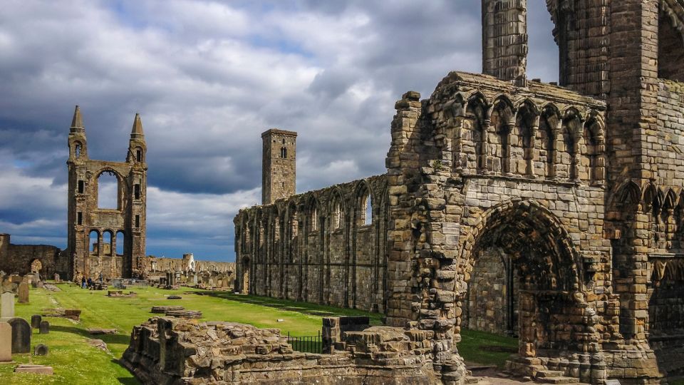 Edinburgh: St Andrews Walk, Dunfermline Abbey and Fife Coast - Historic Town of St Andrews