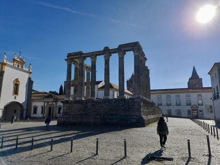 ÉVORA AND MONSARAZ FULL DAY PRIVATE TOUR BY CAR - Traditional Alentejo Cuisine Lunch