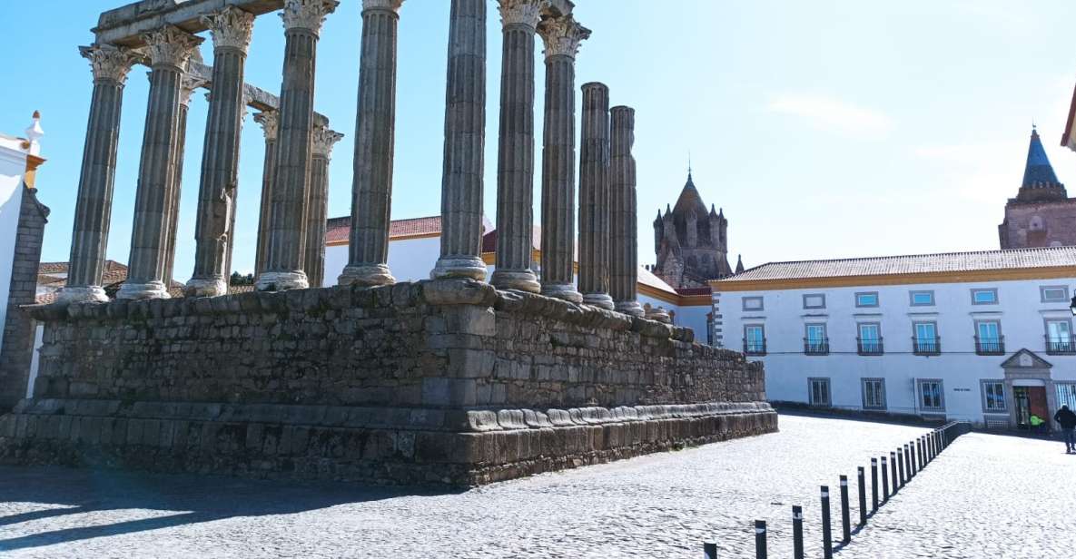 Evora and Monsaraz: Wine and Gastronomy Tour - Visiting the Historic City of Évora