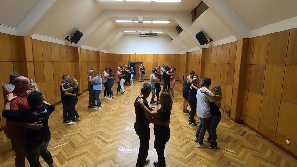 Faro: Private or Group Dance Lessons (Salsa, Bachata, Kizomba) - Improving Dance Skills and Confidence