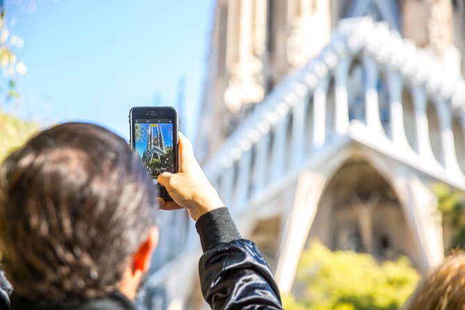 Fast Track Sagrada Familia English Guided Tour - Guided Tour Experience