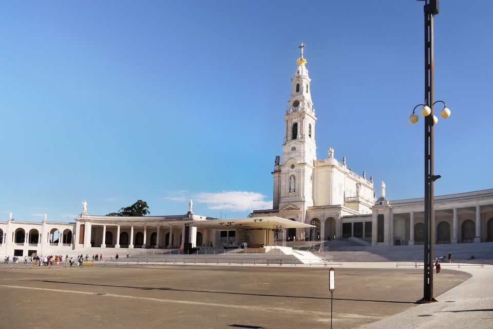 Fatima, Nazaré, and Óbidos: Small Group Tour From Lisbon - Panoramic Views of Nazaré