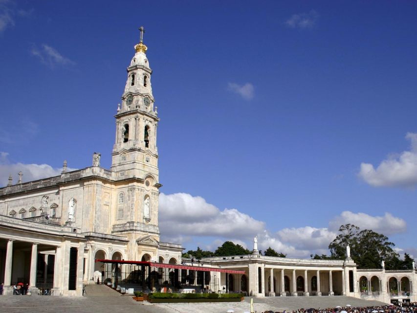 Fatima, Óbidos, Nazaré and Batalha - Full Day Private Tour - Fátima Sanctuary