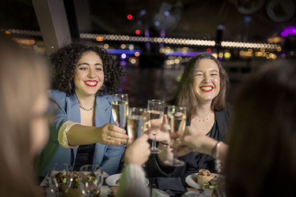 Festive London New Year's Eve 3-Course Dinner Cruise - Dining Experience