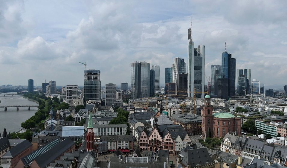 Frankfurt - Old Town Historic Walking Tour - River Crossing