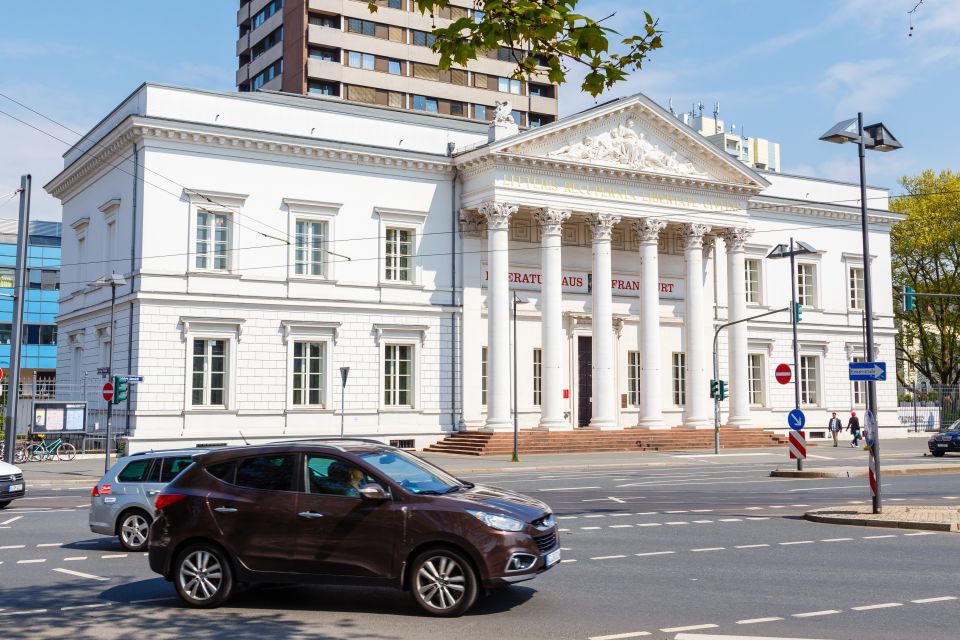 Frankfurt: Private Walking Tour With Relaxing Cruise - Iconic Römerberg and Town Hall