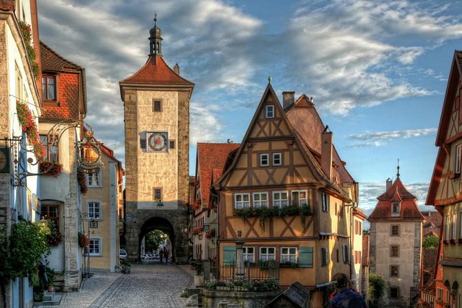 Frankfurt Super Saver: Neuschwanstein Castle and Rothenburg Day Trip - Inclusions and Meeting Details