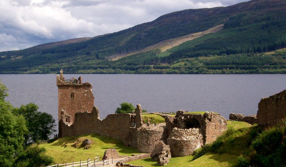 From Glasgow: Loch Ness and Urquhart Castle Private Day Tour - Urquhart Castles Grandeur