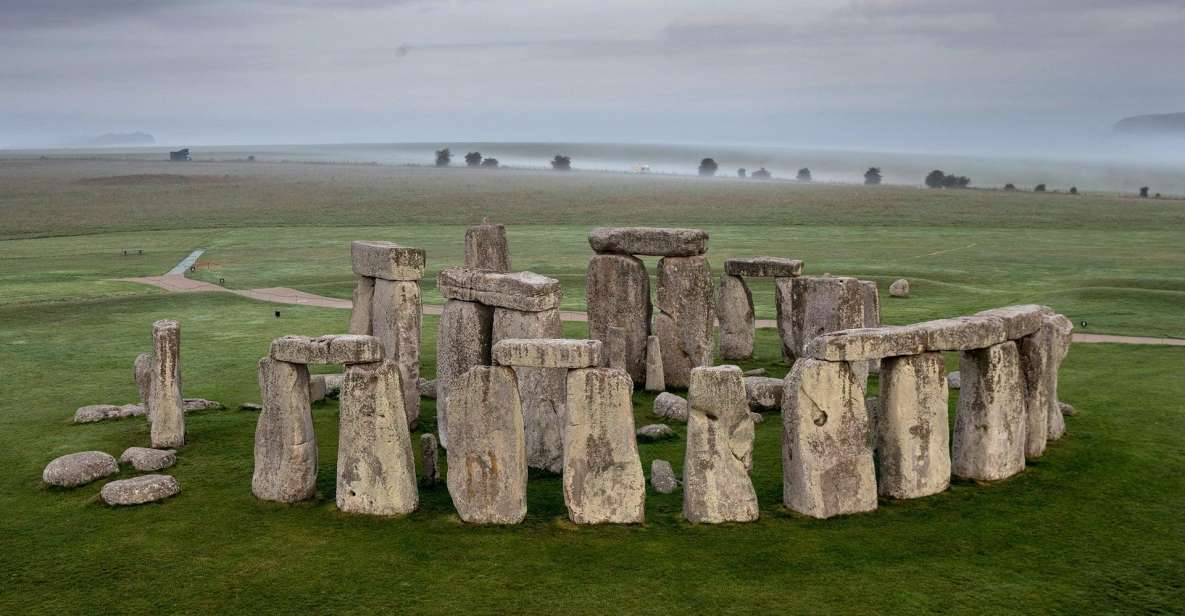 From London: Stonehenge Private Black Cab Transfer 6 People - Hassle-free 2-Hour Roundtrip Transfer