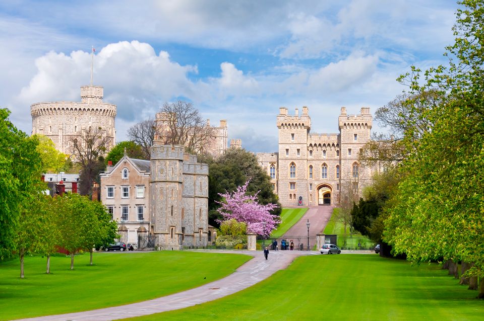 From London: Stonehenge, Windsor and Salisbury Guided Tour - Visiting Stonehenge