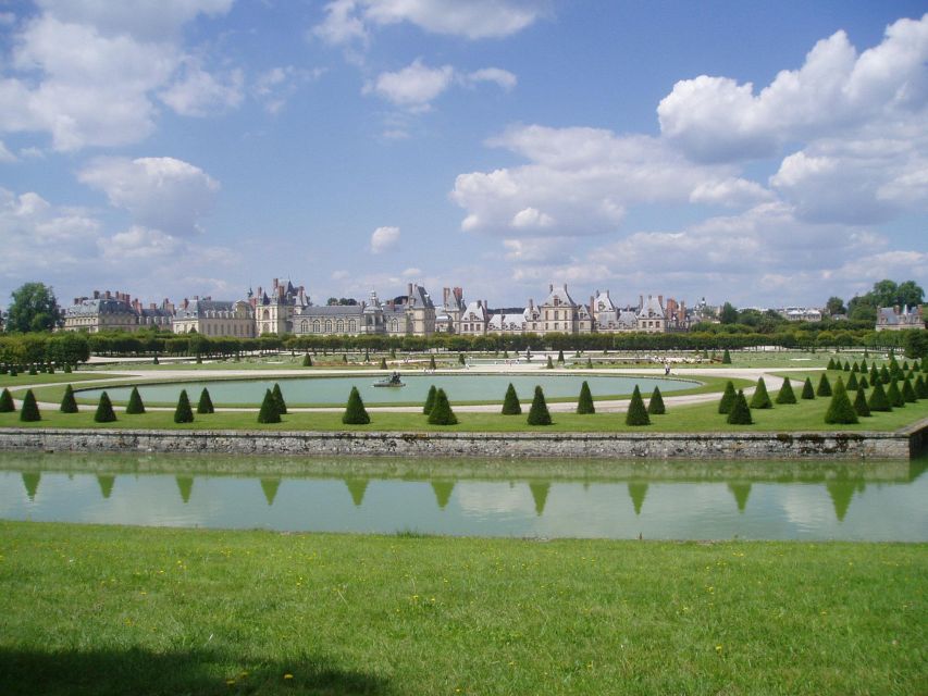 From Paris: Château De Fontainebleau & Vaux-Le-Vicomte Private - Vaux-le-Vicomtes Baroque Architecture