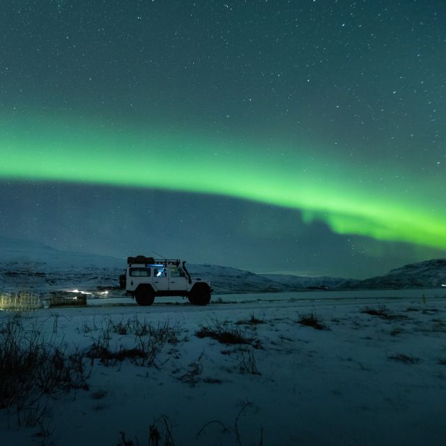 From Reykjavik: Northern Lights Private Tour and Photographs - Hot Chocolate in Warm Car