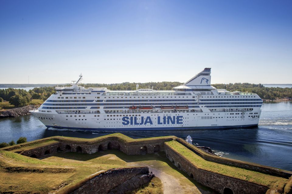 From Stockholm: 3-Day Return Cruise to Helsinki & Breakfast - Deluxe Cabin Amenities