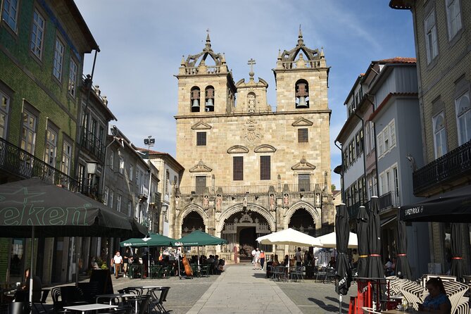 Full-Day Braga & Guimarães Guided Semi-Private Tour With Lunch From Porto - Discovering Guimarães Medieval Heritage