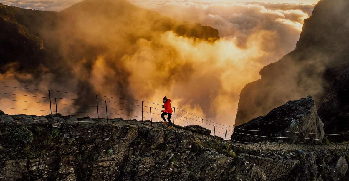 Funchal/Caniço: Sunrise Pico Do Arieiro & PR1 Hike Transfer - Hiking Itinerary