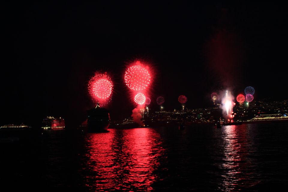 Funchal: New Years Eve Fireworks by Catamaran - Catamaran Cruise Experience