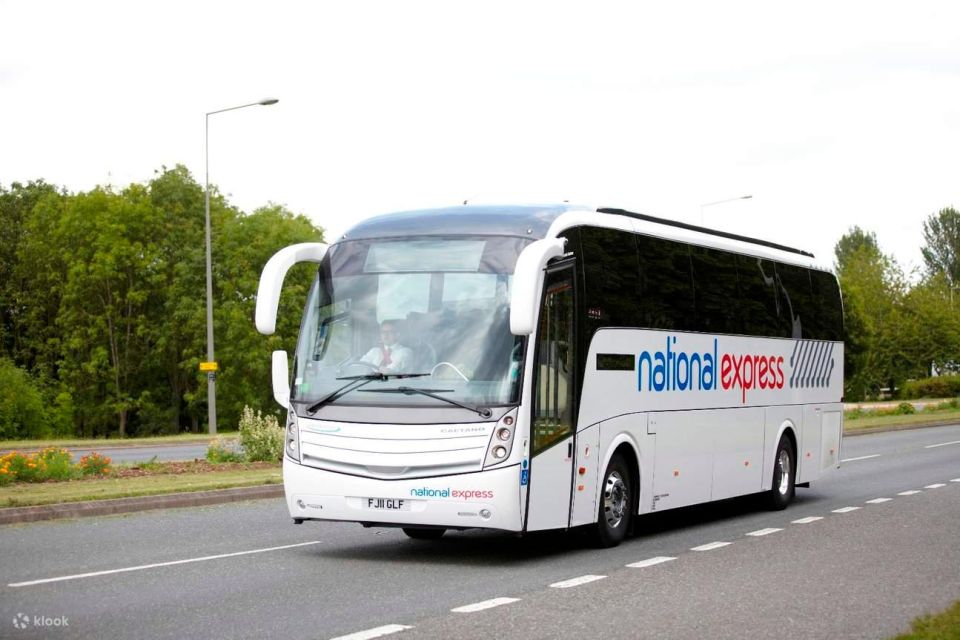 Gatwick Airport: Bus Transfer To/From Bristol - Coach Amenities and Comfort