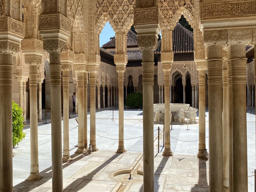 Granada: Alhambra, Alcazaba, and Generalife Private Tour - Nasrid Palaces Highlights