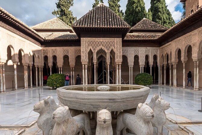 Guided Tour of Alhambra and Generalife With Nasrid Palaces - Policies and Logistics