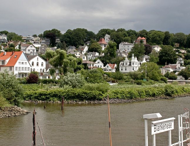 Hamburg: Tour of Blankenese on the Banks of the Elbe - Exploring Blankeneses History