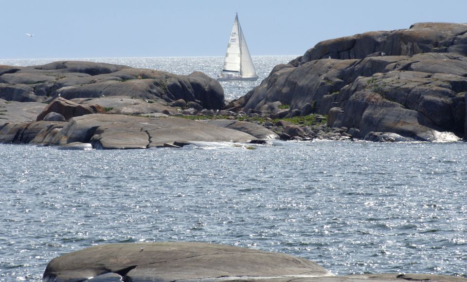 Helsinki: Archipelago RIB Boat Tour With BBQ Lunch and Sauna - Island Disembarkation